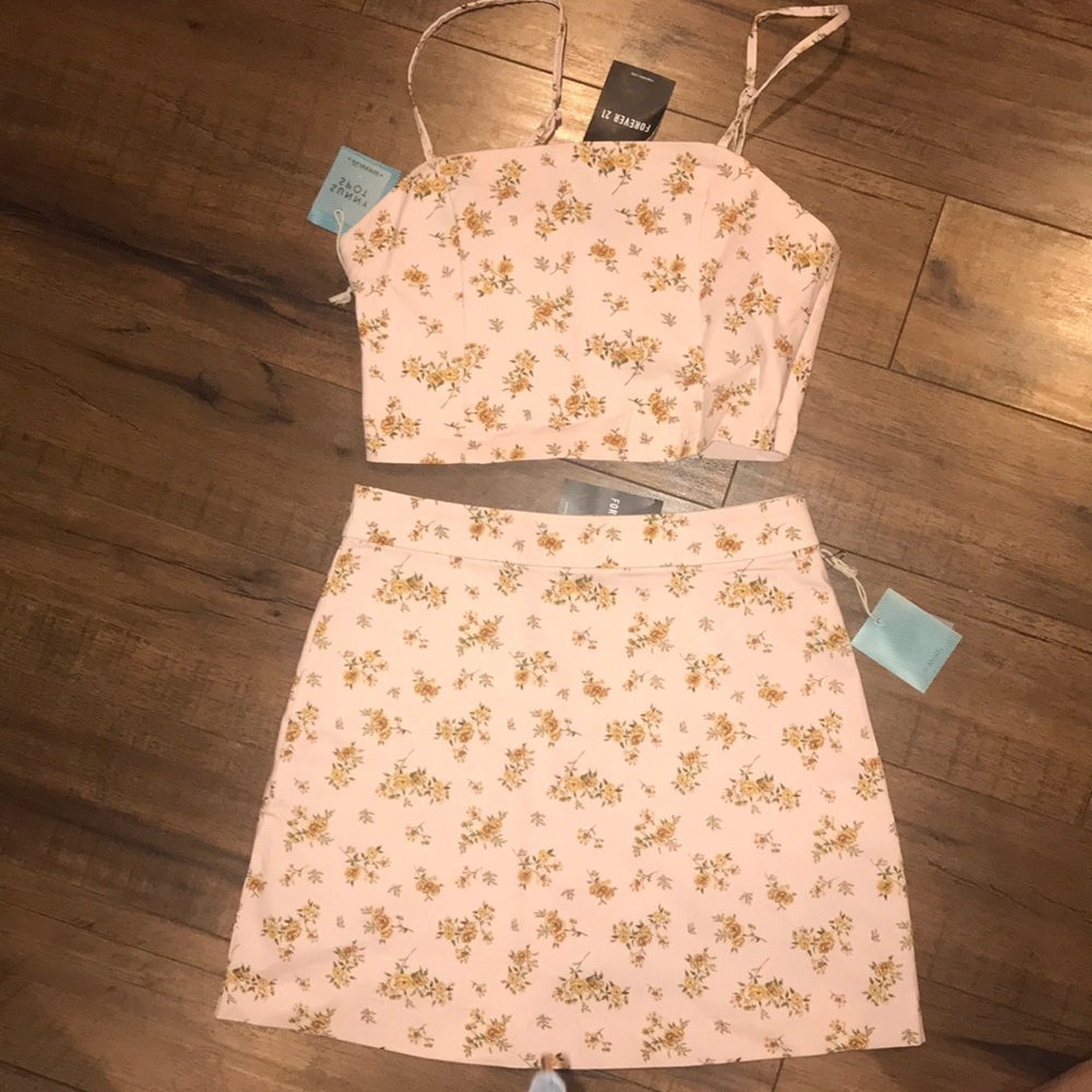 Crop top skirt set!!